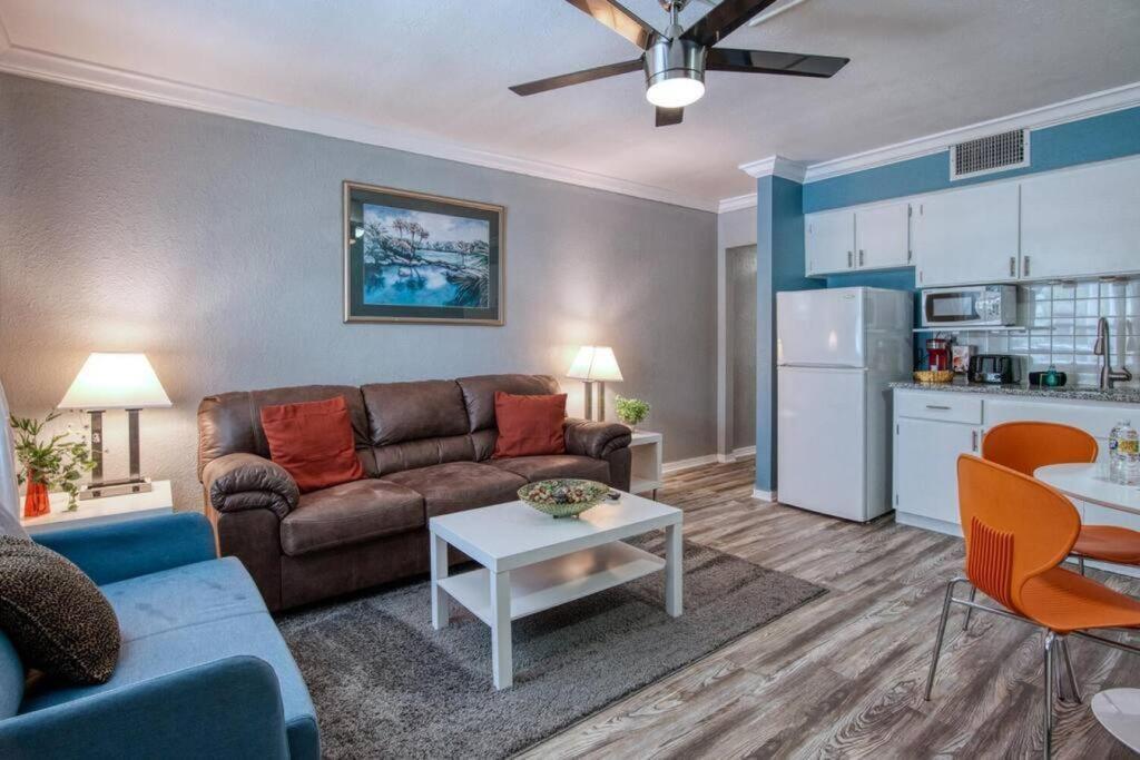 Sunset Beach Suites Of Madeira Beach! Pet Friendly Summer Getaway! Steps To Beach! - Suite 10 St. Pete Beach Esterno foto