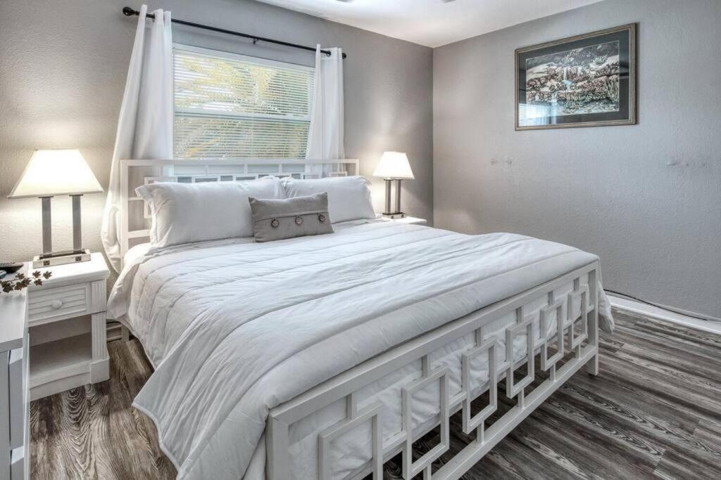Sunset Beach Suites Of Madeira Beach! Pet Friendly Summer Getaway! Steps To Beach! - Suite 10 St. Pete Beach Esterno foto