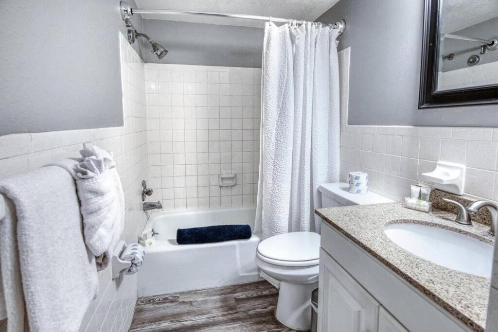 Sunset Beach Suites Of Madeira Beach! Pet Friendly Summer Getaway! Steps To Beach! - Suite 10 St. Pete Beach Esterno foto