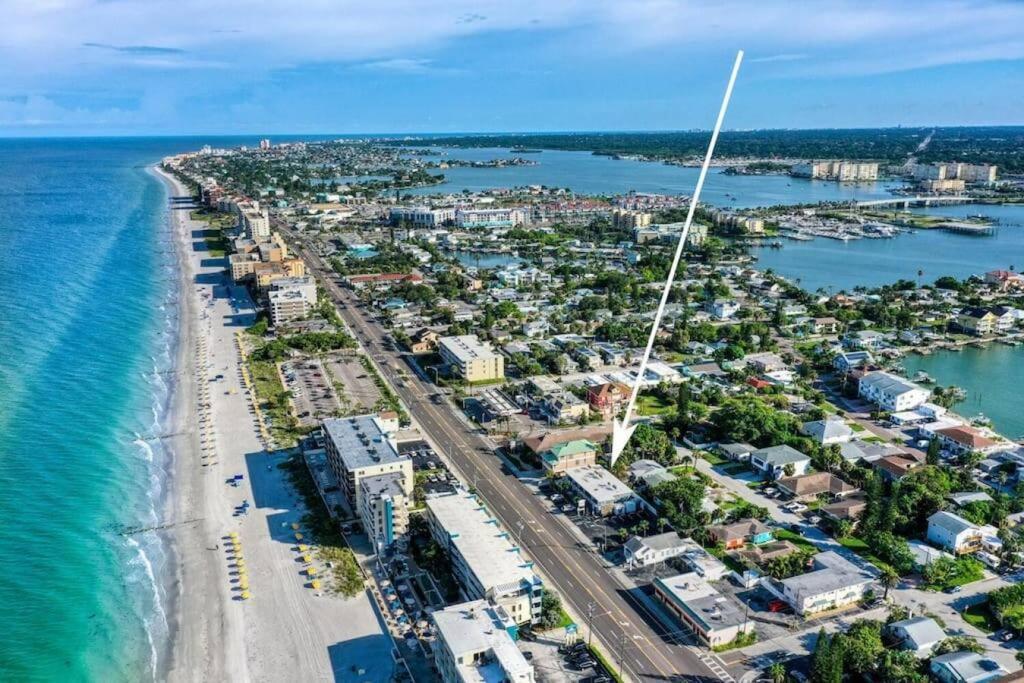 Sunset Beach Suites Of Madeira Beach! Pet Friendly Summer Getaway! Steps To Beach! - Suite 10 St. Pete Beach Esterno foto