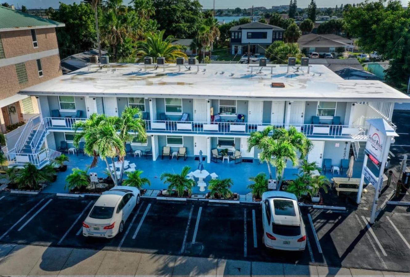 Sunset Beach Suites Of Madeira Beach! Pet Friendly Summer Getaway! Steps To Beach! - Suite 10 St. Pete Beach Esterno foto